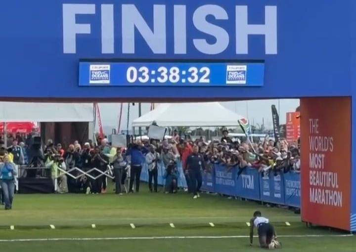 Zimbabwean athlete Nobuhle Nobunkosi Tshuma crawls across the finish line to secure bronze and a R100,000 prize.