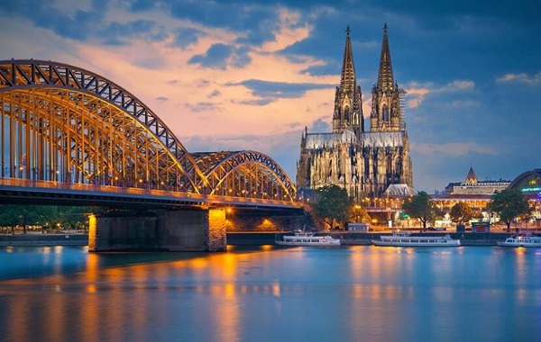 The world global tourism sneezes